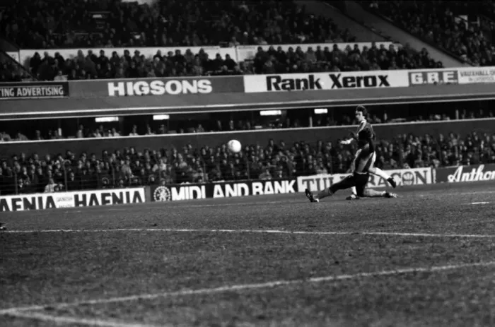 Framed Print : English League Division One match at Goodison Park. Everton 2 v Aston Villa 0 Framed Print : English League Division One match at Goodison Park. Everton 2 v Aston Villa 0