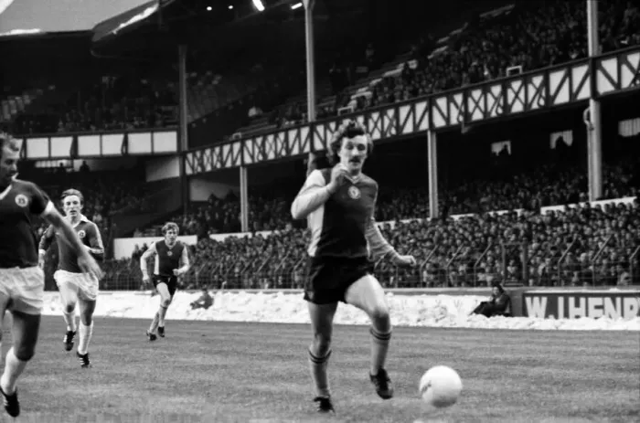 Framed Print : English League Division One match at Goodison Park. Everton 2 v Aston Villa 0 Framed Print : English League Division One match at Goodison Park. Everton 2 v Aston Villa 0