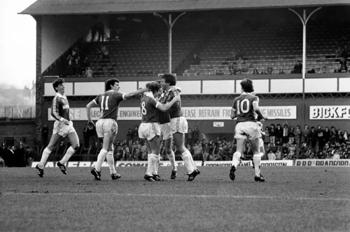 Framed Print : English League Division One match at Goodison Park. Everton 2 v Middlesbrough 0 Framed Print : English League Division One match at Goodison Park. Everton 2 v Middlesbrough 0