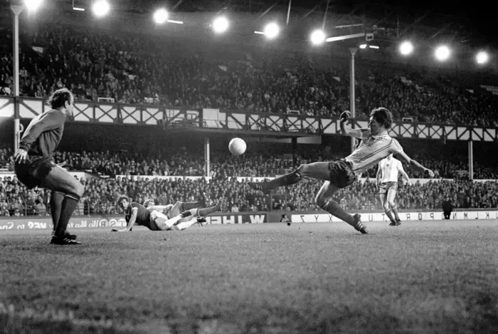 Framed Print : English League Division One match at Goodison Park. Everton 1 v Sunderland 2 Framed Print : English League Division One match at Goodison Park. Everton 1 v Sunderland 2