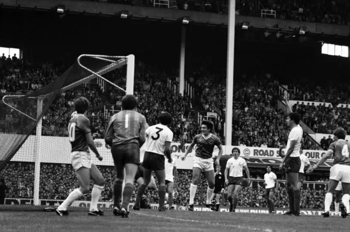 Framed Print : English League Division One match at Goodison Park. Everton 3 v Tottenham Hotspur 1