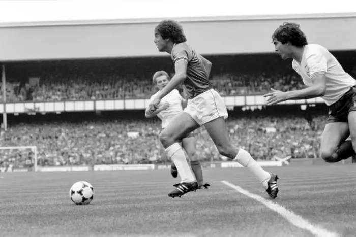 Framed Print : English League Division One match at Goodison Park. Everton 3 v Tottenham Hotspur 1 Framed Print : English League Division One match at Goodison Park. Everton 3 v Tottenham Hotspur 1