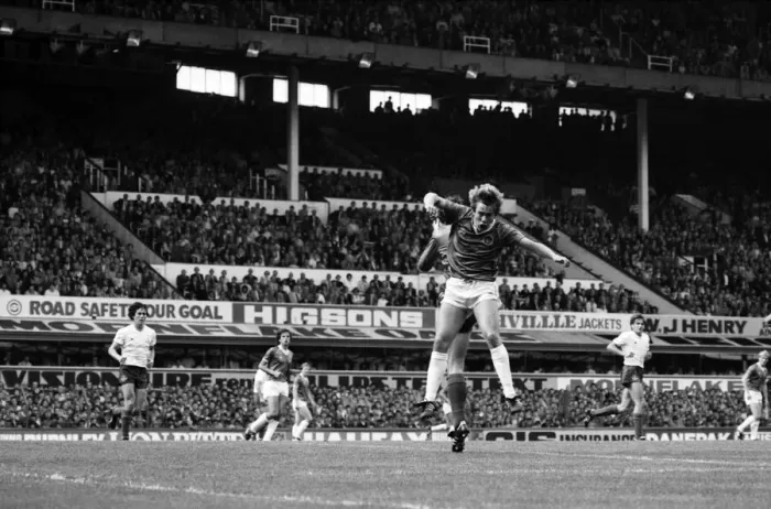 Framed Print : English League Division One match at Goodison Park. Everton 3 v Tottenham Hotspur 1 Framed Print : English League Division One match at Goodison Park. Everton 3 v Tottenham Hotspur 1