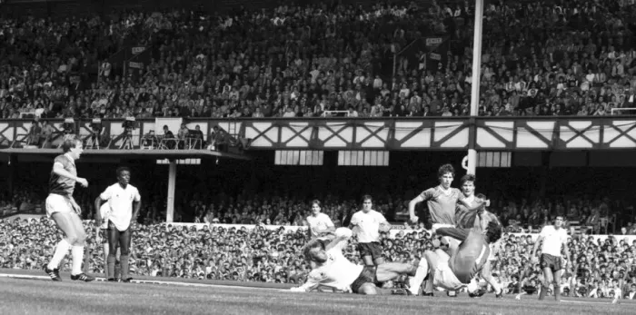 Framed Print : English League Division One match at Goodison Park. Everton 3 v Tottenham Hotspur 1 Framed Print : English League Division One match at Goodison Park. Everton 3 v Tottenham Hotspur 1