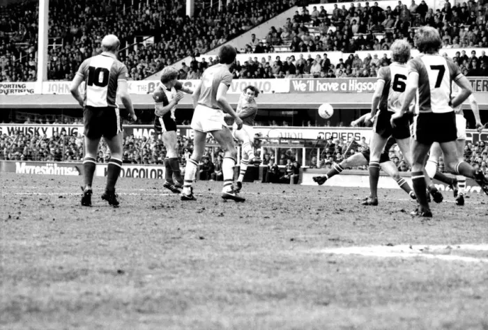 Framed Print : English League Division One match at Goodison Park. Everton 1 v Southampton 0 Framed Print : English League Division One match at Goodison Park. Everton 1 v Southampton 0