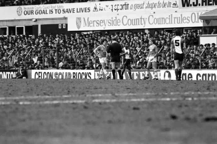 Framed Print : English League Division One match at Goodison Park. Everton 1 v Southampton 0 Framed Print : English League Division One match at Goodison Park. Everton 1 v Southampton 0