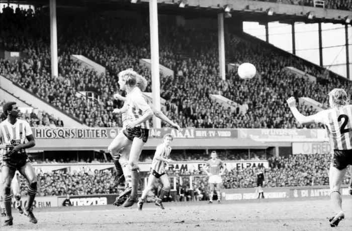Framed Print : English League Division One match at Goodison Park. Everton 4 v Sunderland 1 Framed Print : English League Division One match at Goodison Park. Everton 4 v Sunderland 1