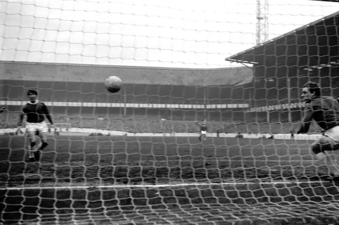 Framed Print : English League Division One match at Goodison Park Everton 0 v Liverpool 3 Framed Print : English League Division One match at Goodison Park Everton 0 v Liverpool 3