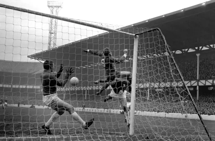 Framed Print : English League Division One match at Goodison Park Everton 0 v Liverpool 3 Framed Print : English League Division One match at Goodison Park Everton 0 v Liverpool 3
