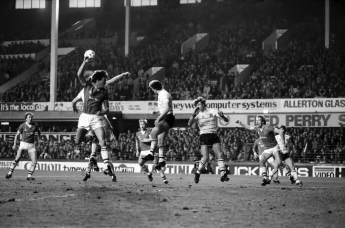 Framed Print : English League Division One match at Goodison Park Everton 1 v Aston Villa 1 Framed Print : English League Division One match at Goodison Park Everton 1 v Aston Villa 1