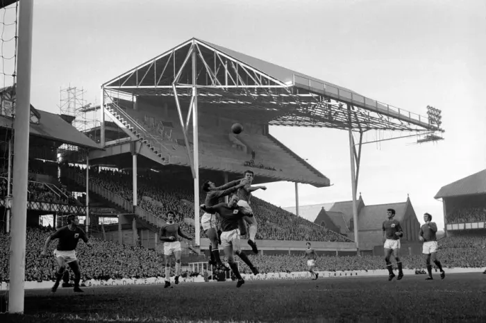 Framed Print : English League Division One match at Goodison Park Everton 1 v Nottingham Forest 0