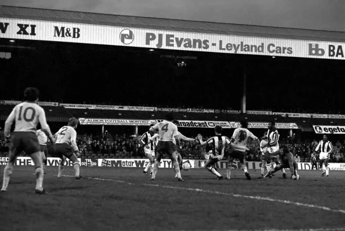 Framed Print : English League Division One match at The Hawthorns. West Bromwich Albion v Arsenal Framed Print : English League Division One match at The Hawthorns. West Bromwich Albion v Arsenal
