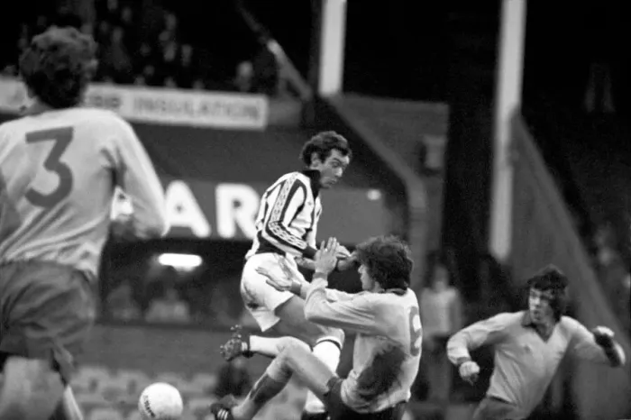 Framed Print : English League Division One match at The Hawthorns. West Bromwich Albion v Arsenal Framed Print : English League Division One match at The Hawthorns. West Bromwich Albion v Arsenal