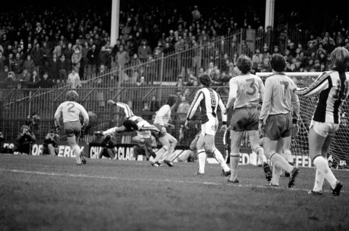 Framed Print : English League Division One match at The Hawthorns. West Bromwich Albion v Arsenal Framed Print : English League Division One match at The Hawthorns. West Bromwich Albion v Arsenal