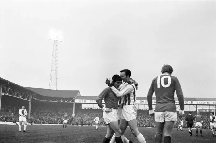 Framed Print : English League Division One match at The Hawthorns. West Bromwich Albion 6 v
