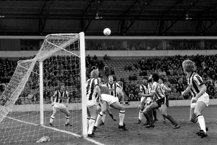 Framed Print : English League Division One match at The Hawthorns West Bromwich Albion 1 v Stoke Framed Print : English League Division One match at The Hawthorns West Bromwich Albion 1 v Stoke