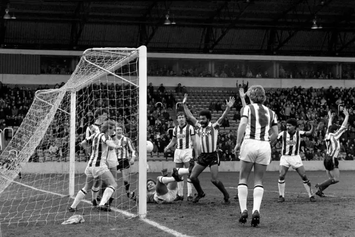 Framed Print : English League Division One match at The Hawthorns West Bromwich Albion 1 v Stoke