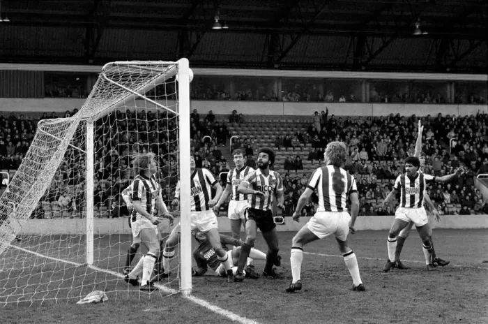 Framed Print : English League Division One match at The Hawthorns West Bromwich Albion 1 v Stoke Framed Print : English League Division One match at The Hawthorns West Bromwich Albion 1 v Stoke