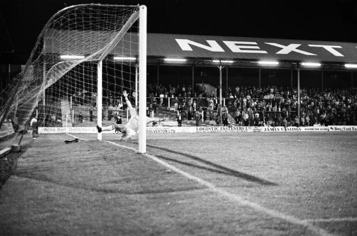Framed Print : English League Division Three match held at Griffin Park, Brentford 1 -2 Reading Framed Print : English League Division Three match held at Griffin Park, Brentford 1 -2 Reading