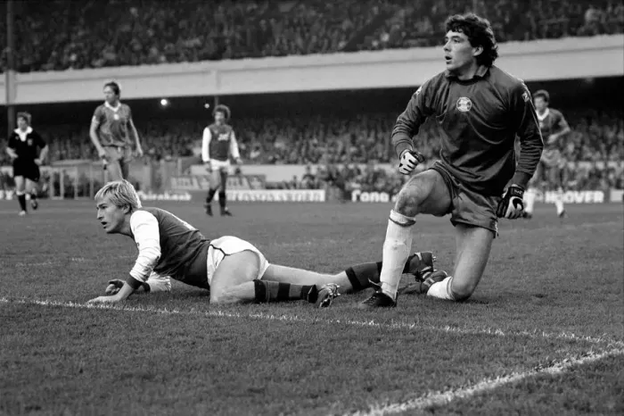 Framed Print : English League Division One match at Highbury. Arsenal 0 v Birmingham City 0