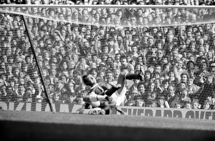 Framed Print : English League Division One match at Highbury. Arsenal 2 v Tottenham Hotspur 0 Framed Print : English League Division One match at Highbury. Arsenal 2 v Tottenham Hotspur 0