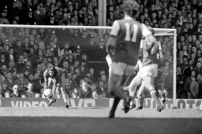 Framed Print : English League Division One match at Highbury. Arsenal 2 v West Ham United 0 Framed Print : English League Division One match at Highbury. Arsenal 2 v West Ham United 0