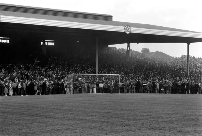 Framed Print : English League Division One match at Highbury. Arsenal 2 v West Ham United 0 Framed Print : English League Division One match at Highbury. Arsenal 2 v West Ham United 0