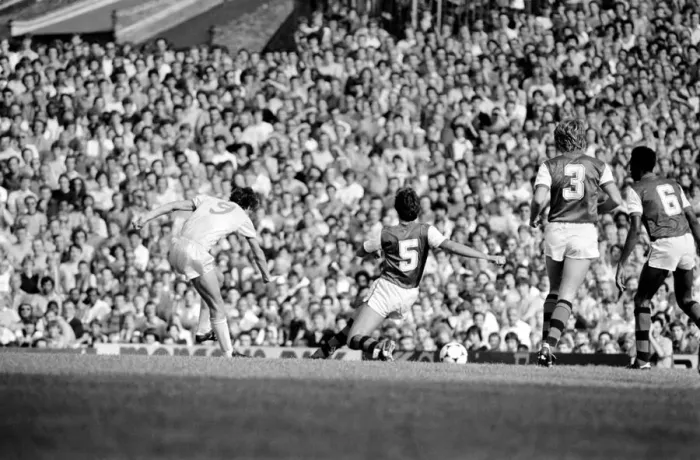 Framed Print : English League Division One match at Highbury. Arsenal 0 v Liverpool 2