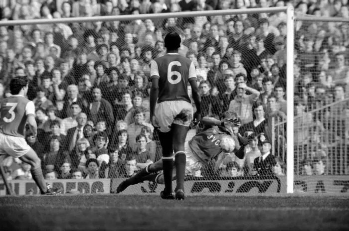 Framed Print : English League Division One match at Highbury. Arsenal 4 v Aston Villa 3