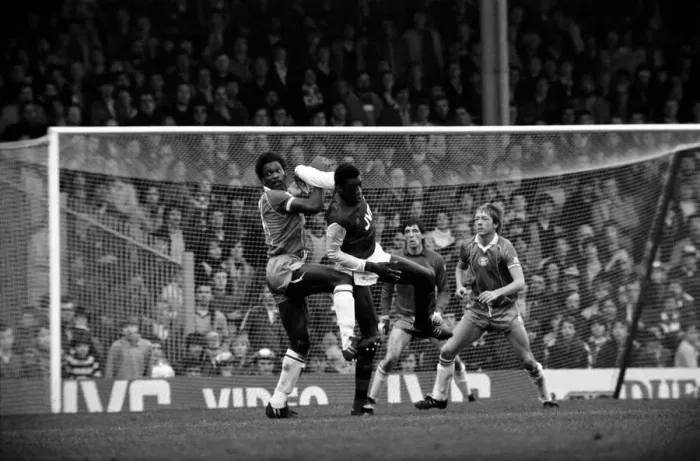 Framed Print : English League Division One match at Highbury. Arsenal 0 v Birmingham City 0 Framed Print : English League Division One match at Highbury. Arsenal 0 v Birmingham City 0