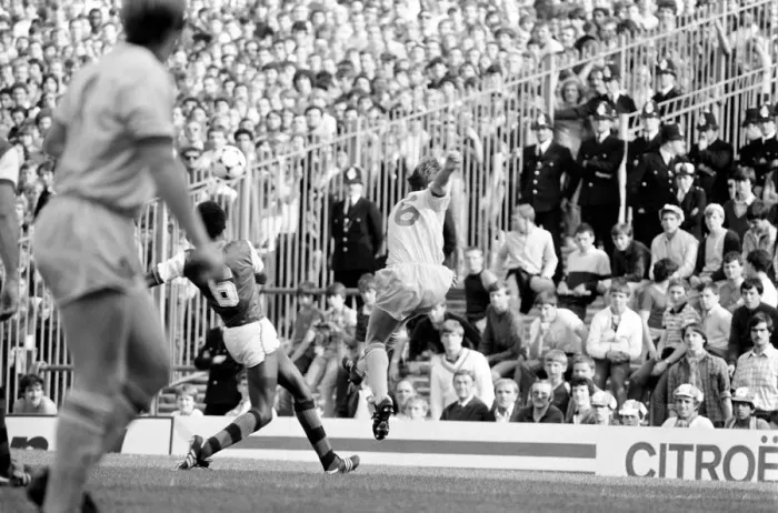 Framed Print : English League Division One match at Highbury. Arsenal 0 v Liverpool 2