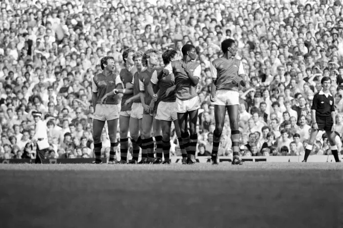 Framed Print : English League Division One match at Highbury. Arsenal 0 v Liverpool 2 Framed Print : English League Division One match at Highbury. Arsenal 0 v Liverpool 2