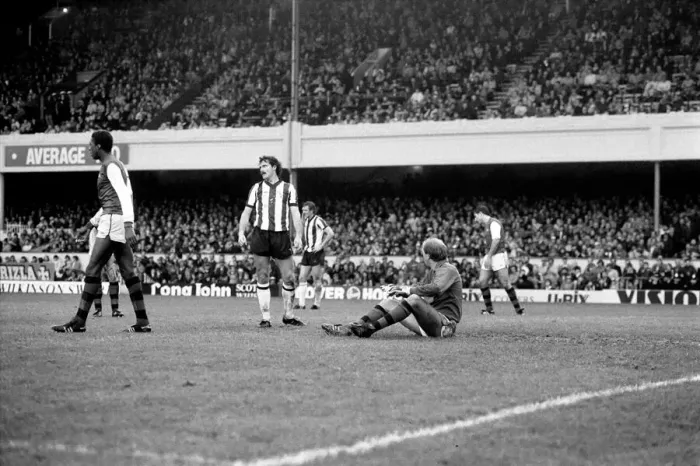 Framed Print : English League Division One match at Highbury. Arsenal 2 v West Bromwich Albion 0 Framed Print : English League Division One match at Highbury. Arsenal 2 v West Bromwich Albion 0