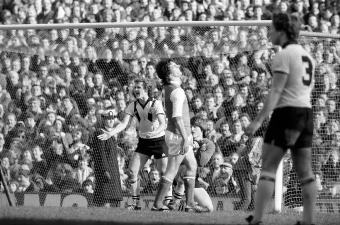 Framed Print : English League Division One match at Highbury. Arsenal 1 v Crystal Palace 1