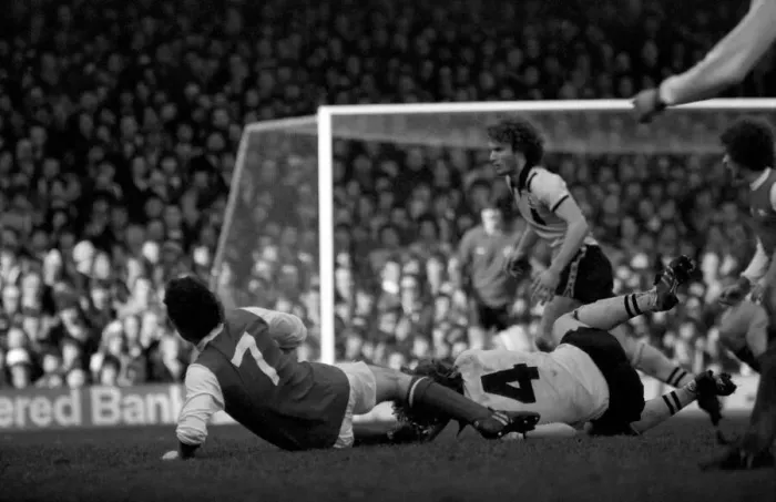 Framed Print : English League Division One match at Highbury. Arsenal 1 v Crystal Palace 1 Framed Print : English League Division One match at Highbury. Arsenal 1 v Crystal Palace 1