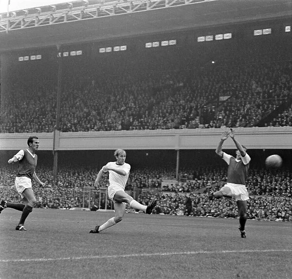 English League Division One match at Highbury. Arsenal 2 v manchester United 1