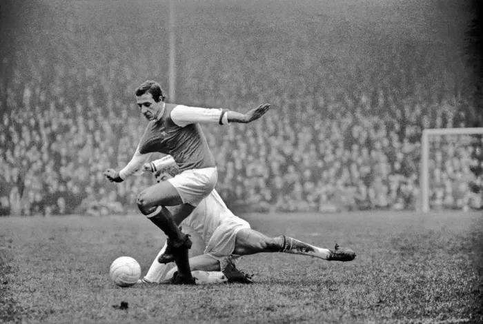 Framed Print : English League Division One match at Highbury. Arsenal 3 v Burnley 2