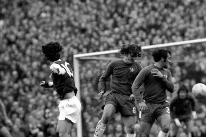 Framed Print : English League Division One match at Highbury Arsenal 1 v Chelsea 2