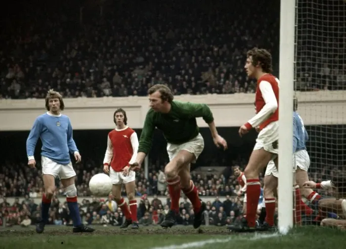 Framed Print : English League Division One match at Highbury Arsenal 2 v Manchester City 0 Framed Print : English League Division One match at Highbury Arsenal 2 v Manchester City 0