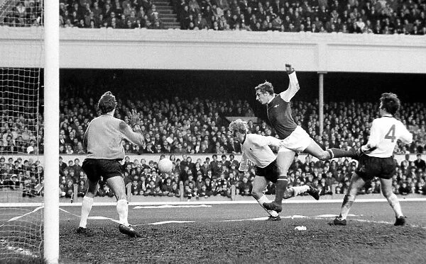 English League Division One match at Highbury Arsenal v Liverpool Liverpool