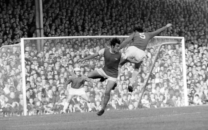 Framed Print : English League Division One match at Highbury Arsenal v Everton Arsenal Framed Print : English League Division One match at Highbury Arsenal v Everton Arsenal