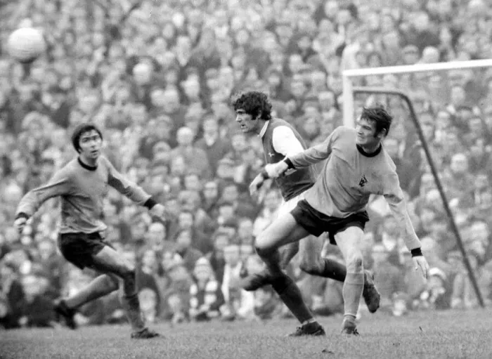 Framed Print : English League Division One match at Highbury Arsenal v Wolverhampton Wanderers Framed Print : English League Division One match at Highbury Arsenal v Wolverhampton Wanderers