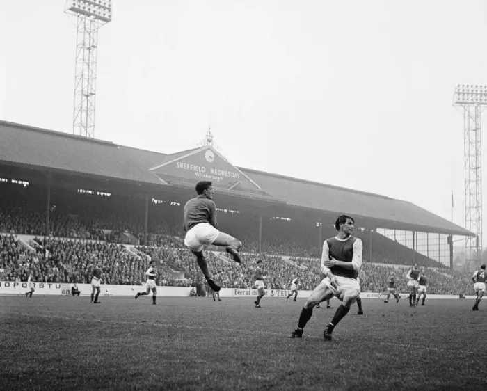 Framed Print : English League Division One match at Hillsborough. Sheffield Wednesday 1 v Framed Print : English League Division One match at Hillsborough. Sheffield Wednesday 1 v