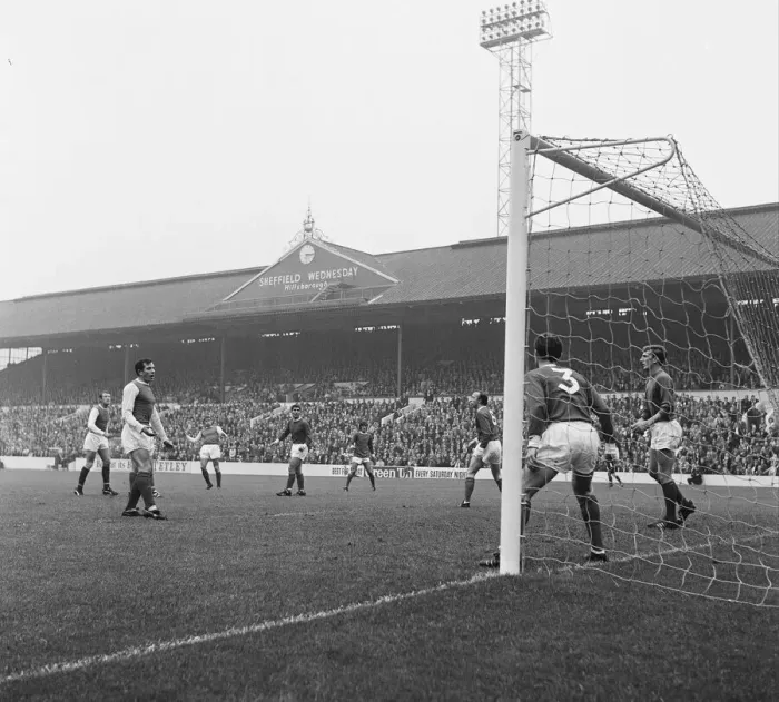 Framed Print : English League Division One match at Hillsborough. Sheffield Wednesday 1 v Framed Print : English League Division One match at Hillsborough. Sheffield Wednesday 1 v