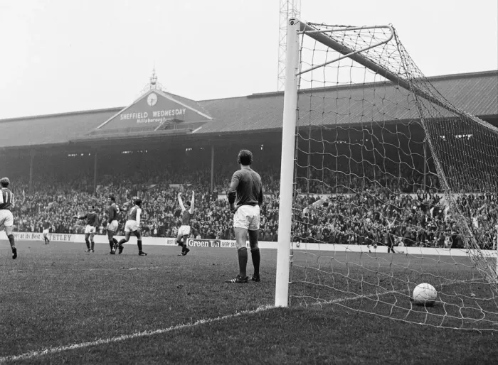 Framed Print : English League Division One match at Hillsborough. Sheffield Wednesday 1 v Framed Print : English League Division One match at Hillsborough. Sheffield Wednesday 1 v