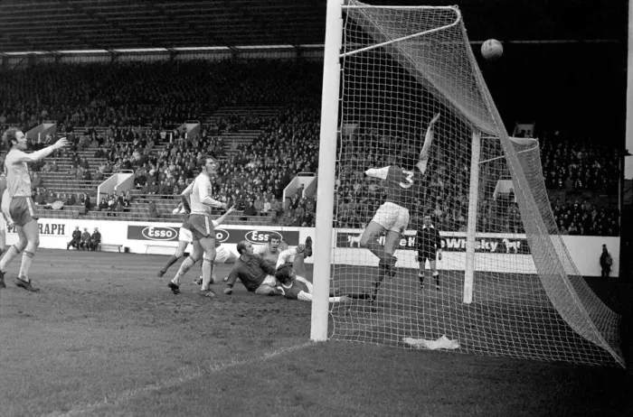 Framed Print : English League Division match at Hillsborough Sheffield Wednesday 1 v Chelsea 3 Framed Print : English League Division match at Hillsborough Sheffield Wednesday 1 v Chelsea 3