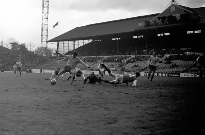 Framed Print : English League Division match at Hillsborough Sheffield Wednesday 1 v Chelsea 3