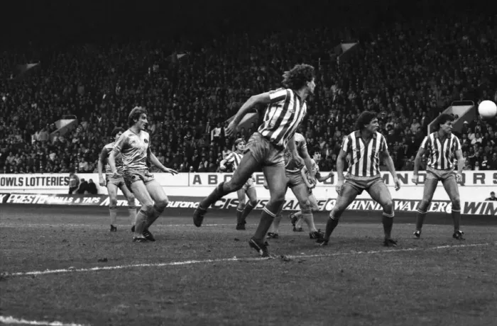 Framed Print : English League Division Two match at Hillsborough Sheffield Wednesday 4 v Newcastle Framed Print : English League Division Two match at Hillsborough Sheffield Wednesday 4 v Newcastle