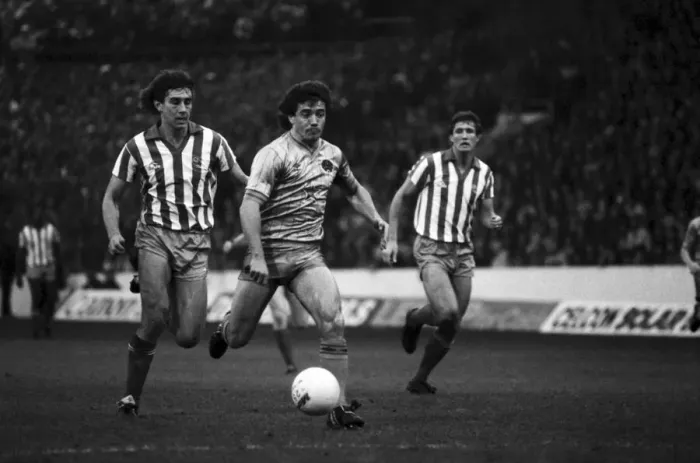 Framed Print : English League Division Two match at Hillsborough Sheffield Wednesday 4 v Newcastle Framed Print : English League Division Two match at Hillsborough Sheffield Wednesday 4 v Newcastle