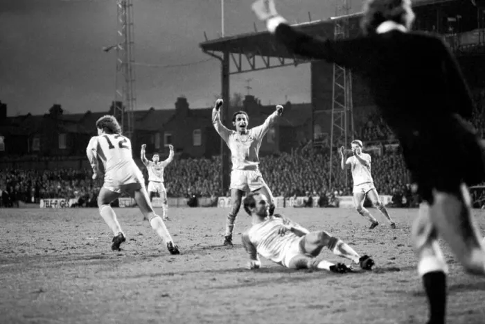 Framed Print : English League Division One match at Kenilworth Road. Luton Town 1 v Tottenham Hotspur 1 Framed Print : English League Division One match at Kenilworth Road. Luton Town 1 v Tottenham Hotspur 1